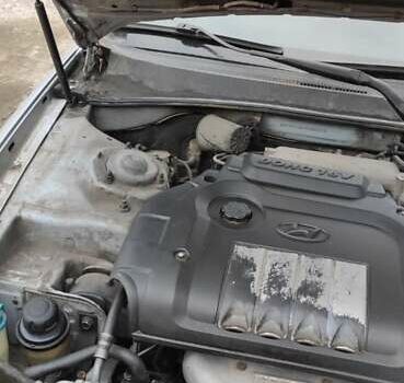 Серый Хендай Соната, объемом двигателя 2 л и пробегом 260 тыс. км за 3250 $, фото 10 на Automoto.ua