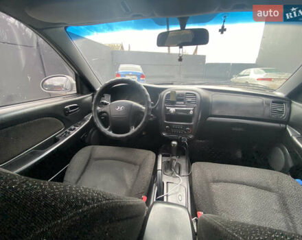 Серый Хендай Соната, объемом двигателя 2 л и пробегом 270 тыс. км за 2750 $, фото 7 на Automoto.ua