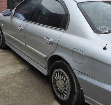 Серый Хендай Соната, объемом двигателя 2 л и пробегом 260 тыс. км за 3250 $, фото 5 на Automoto.ua