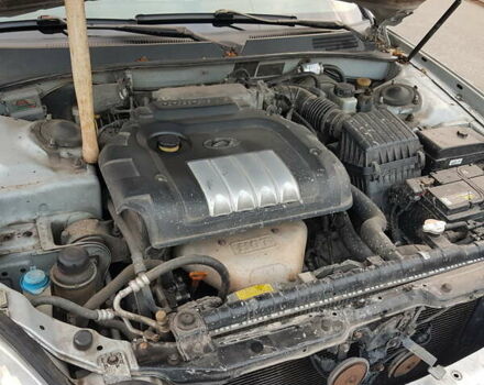 Серый Хендай Соната, объемом двигателя 2 л и пробегом 523 тыс. км за 4000 $, фото 3 на Automoto.ua