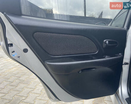 Серый Хендай Соната, объемом двигателя 2 л и пробегом 270 тыс. км за 2750 $, фото 6 на Automoto.ua