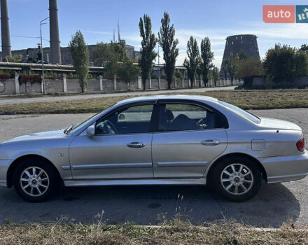 Серый Хендай Соната, объемом двигателя 2 л и пробегом 255 тыс. км за 3350 $, фото 7 на Automoto.ua