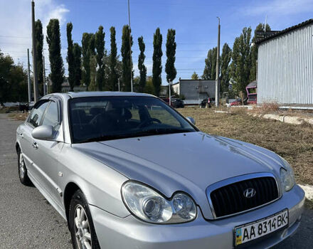 Серый Хендай Соната, объемом двигателя 2 л и пробегом 255 тыс. км за 3350 $, фото 2 на Automoto.ua