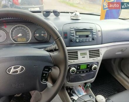 Сірий Хендай Соната, об'ємом двигуна 2.4 л та пробігом 275 тис. км за 4700 $, фото 11 на Automoto.ua