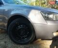 Сірий Хендай Соната, об'ємом двигуна 2.4 л та пробігом 197 тис. км за 5490 $, фото 1 на Automoto.ua