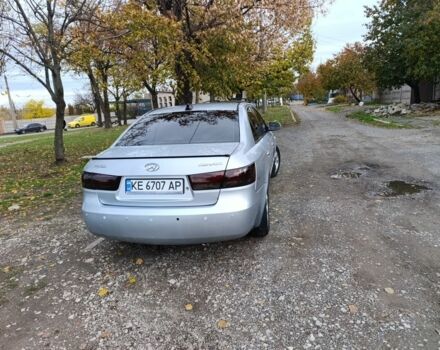 Серый Хендай Соната, объемом двигателя 2.4 л и пробегом 273 тыс. км за 5000 $, фото 5 на Automoto.ua