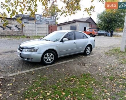 Сірий Хендай Соната, об'ємом двигуна 2.4 л та пробігом 275 тис. км за 4700 $, фото 2 на Automoto.ua