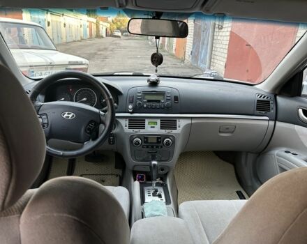 Серый Хендай Соната, объемом двигателя 2.4 л и пробегом 230 тыс. км за 4500 $, фото 1 на Automoto.ua