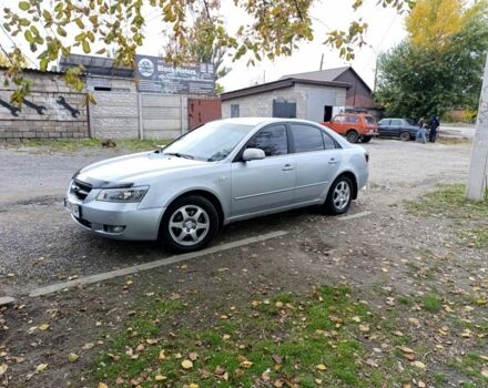 Серый Хендай Соната, объемом двигателя 2.4 л и пробегом 273 тыс. км за 5000 $, фото 2 на Automoto.ua