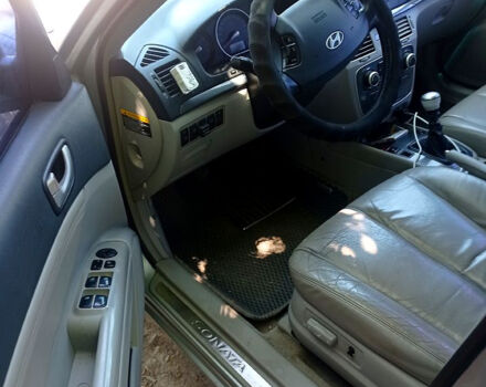 Сірий Хендай Соната, об'ємом двигуна 2.4 л та пробігом 240 тис. км за 4700 $, фото 5 на Automoto.ua