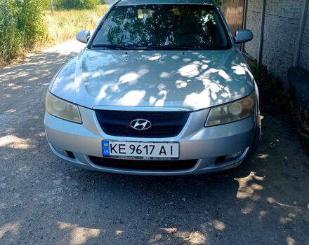 Сірий Хендай Соната, об'ємом двигуна 2.4 л та пробігом 240 тис. км за 4700 $, фото 9 на Automoto.ua