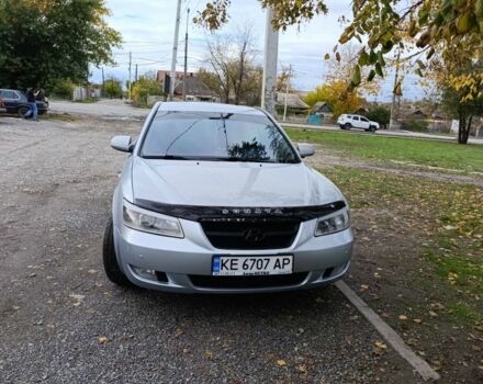 Серый Хендай Соната, объемом двигателя 2.4 л и пробегом 273 тыс. км за 5000 $, фото 1 на Automoto.ua