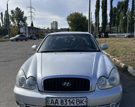 Серый Хендай Соната, объемом двигателя 2 л и пробегом 255 тыс. км за 3350 $, фото 1 на Automoto.ua