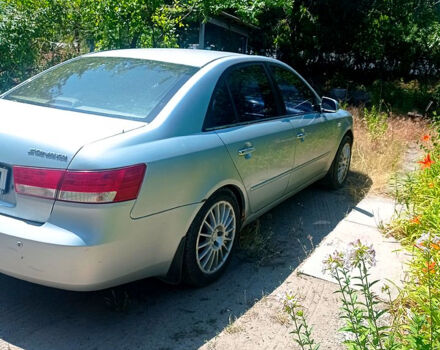 Сірий Хендай Соната, об'ємом двигуна 2.4 л та пробігом 240 тис. км за 4700 $, фото 3 на Automoto.ua