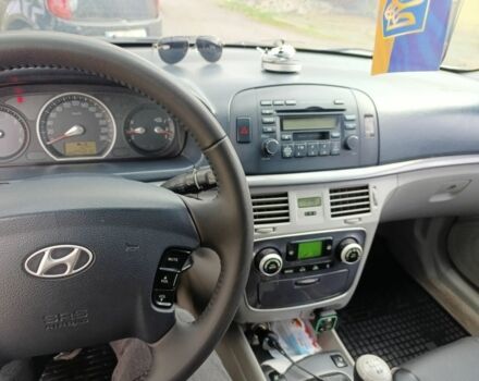 Серый Хендай Соната, объемом двигателя 2.4 л и пробегом 273 тыс. км за 5000 $, фото 12 на Automoto.ua