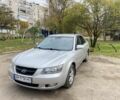 Серый Хендай Соната, объемом двигателя 2.4 л и пробегом 311 тыс. км за 4600 $, фото 3 на Automoto.ua