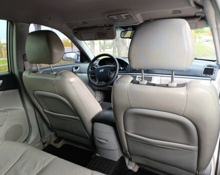 Серый Хендай Соната, объемом двигателя 2.4 л и пробегом 273 тыс. км за 5000 $, фото 9 на Automoto.ua