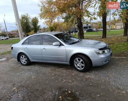 Сірий Хендай Соната, об'ємом двигуна 2.4 л та пробігом 275 тис. км за 4700 $, фото 3 на Automoto.ua