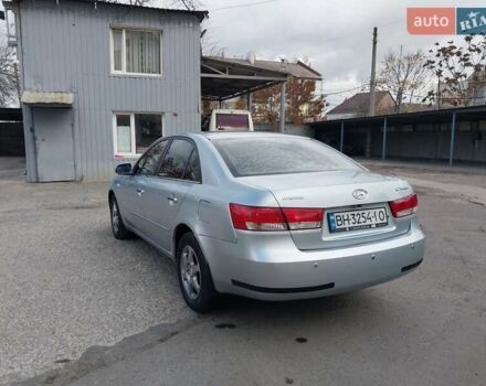 Серый Хендай Соната, объемом двигателя 2.4 л и пробегом 217 тыс. км за 4900 $, фото 7 на Automoto.ua