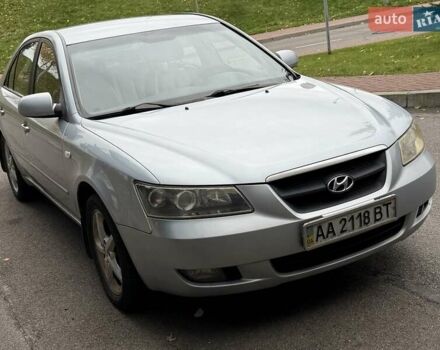 Серый Хендай Соната, объемом двигателя 2.4 л и пробегом 200 тыс. км за 3700 $, фото 7 на Automoto.ua