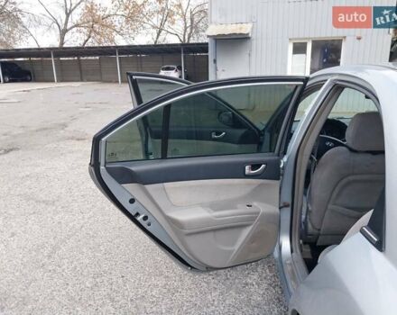 Серый Хендай Соната, объемом двигателя 2.4 л и пробегом 217 тыс. км за 4900 $, фото 25 на Automoto.ua