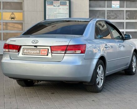 Серый Хендай Соната, объемом двигателя 2.4 л и пробегом 232 тыс. км за 5590 $, фото 6 на Automoto.ua