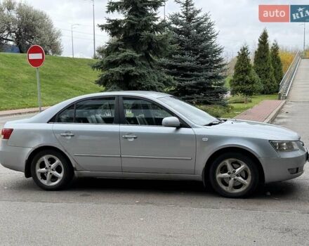 Серый Хендай Соната, объемом двигателя 2.4 л и пробегом 200 тыс. км за 3700 $, фото 12 на Automoto.ua