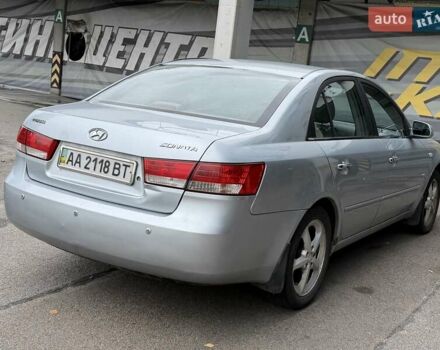 Серый Хендай Соната, объемом двигателя 2.4 л и пробегом 200 тыс. км за 3700 $, фото 1 на Automoto.ua
