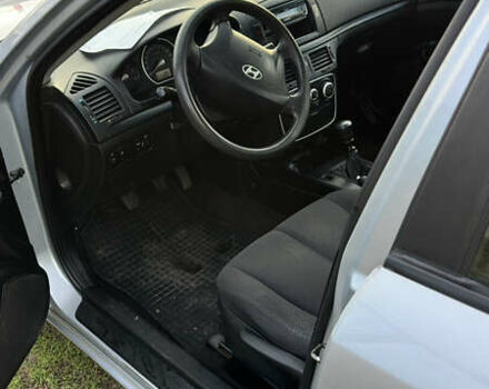 Хендай Соната 2006 у Смеле на Automoto.ua Сірий Хендай Соната, об'ємом двигуна 1.99 л та пробігом 275 тис. км за 5100 $, фото 15 на Automoto.ua