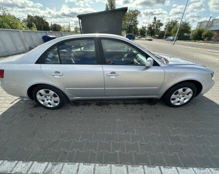 Сірий Хендай Соната, об'ємом двигуна 2 л та пробігом 228 тис. км за 2900 $, фото 4 на Automoto.ua