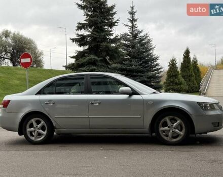 Серый Хендай Соната, объемом двигателя 2.4 л и пробегом 200 тыс. км за 3700 $, фото 13 на Automoto.ua