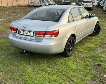 Хендай Соната 2006 у Смеле на Automoto.ua Сірий Хендай Соната, об'ємом двигуна 1.99 л та пробігом 275 тис. км за 5100 $, фото 7 на Automoto.ua