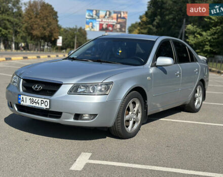 Серый Хендай Соната, объемом двигателя 2.36 л и пробегом 199 тыс. км за 6700 $, фото 2 на Automoto.ua