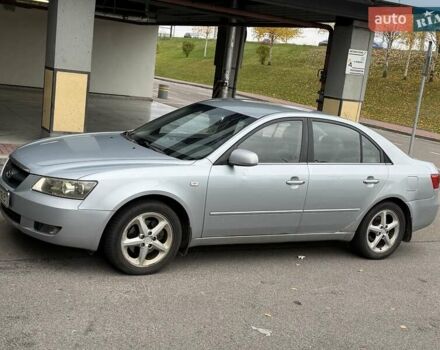 Серый Хендай Соната, объемом двигателя 2.4 л и пробегом 200 тыс. км за 3700 $, фото 24 на Automoto.ua