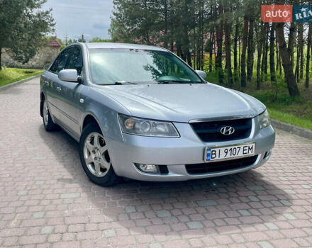 Хендай Соната 2006 у Тячеве на Automoto.ua Сірий Хендай Соната, об'ємом двигуна 2.36 л та пробігом 258 тис. км за 5500 $, фото 1 на Automoto.ua