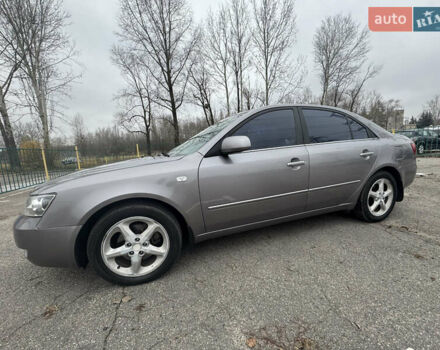 Серый Хендай Соната, объемом двигателя 2.4 л и пробегом 192 тыс. км за 6000 $, фото 2 на Automoto.ua