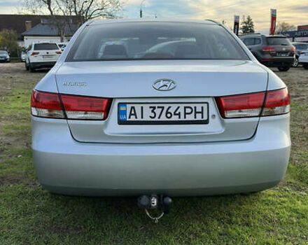 Хендай Соната 2006 у Смеле на Automoto.ua Сірий Хендай Соната, об'ємом двигуна 1.99 л та пробігом 275 тис. км за 5100 $, фото 5 на Automoto.ua