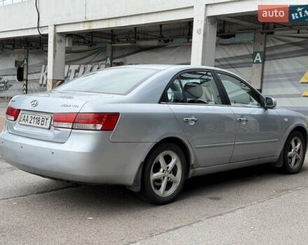 Серый Хендай Соната, объемом двигателя 2.4 л и пробегом 200 тыс. км за 3700 $, фото 3 на Automoto.ua