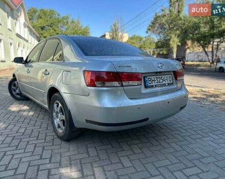Сірий Хендай Соната, об'ємом двигуна 2.36 л та пробігом 217 тис. км за 5100 $, фото 3 на Automoto.ua