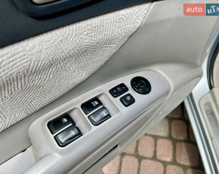 Хендай Соната 2006 у Тячеве на Automoto.ua Сірий Хендай Соната, об'ємом двигуна 2.36 л та пробігом 258 тис. км за 5500 $, фото 4 на Automoto.ua