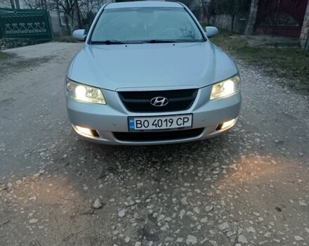 Серый Хендай Соната, объемом двигателя 2 л и пробегом 220 тыс. км за 4599 $, фото 3 на Automoto.ua