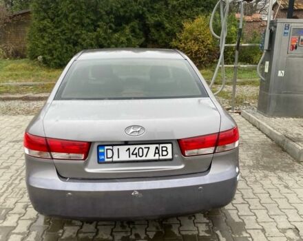 Сірий Хендай Соната, об'ємом двигуна 2 л та пробігом 243 тис. км за 6500 $, фото 1 на Automoto.ua