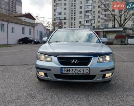 Серый Хендай Соната, объемом двигателя 2.4 л и пробегом 217 тыс. км за 4900 $, фото 2 на Automoto.ua