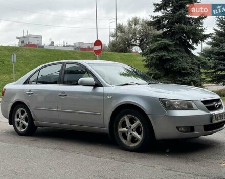 Серый Хендай Соната, объемом двигателя 2.4 л и пробегом 200 тыс. км за 3700 $, фото 10 на Automoto.ua