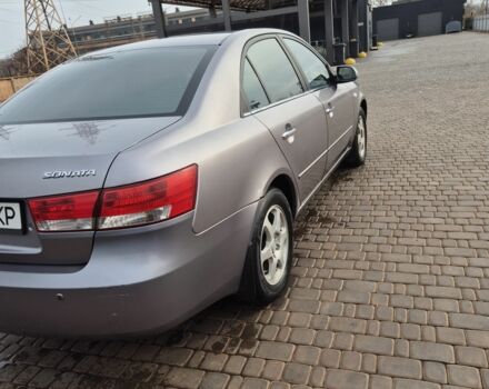 Серый Хендай Соната, объемом двигателя 2 л и пробегом 280 тыс. км за 5300 $, фото 1 на Automoto.ua