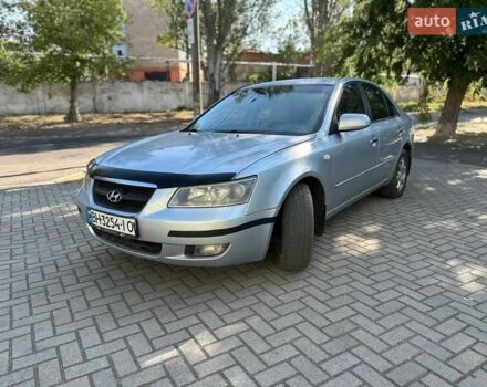 Сірий Хендай Соната, об'ємом двигуна 2.36 л та пробігом 217 тис. км за 5100 $, фото 1 на Automoto.ua