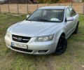 Хендай Соната 2006 у Смеле на Automoto.ua Сірий Хендай Соната, об'ємом двигуна 1.99 л та пробігом 275 тис. км за 5100 $, фото 1 на Automoto.ua