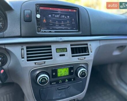 Сірий Хендай Соната, об'ємом двигуна 2.36 л та пробігом 217 тис. км за 5100 $, фото 8 на Automoto.ua