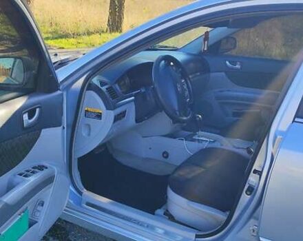 Сірий Хендай Соната, об'ємом двигуна 2.36 л та пробігом 350 тис. км за 4800 $, фото 3 на Automoto.ua