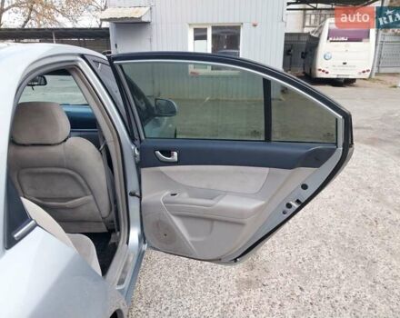 Серый Хендай Соната, объемом двигателя 2.4 л и пробегом 217 тыс. км за 4900 $, фото 23 на Automoto.ua